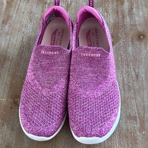 SKECHERS Slip On Air Cooled Memory Foam - Knit Mauv Sneakers - Women’s US size 9